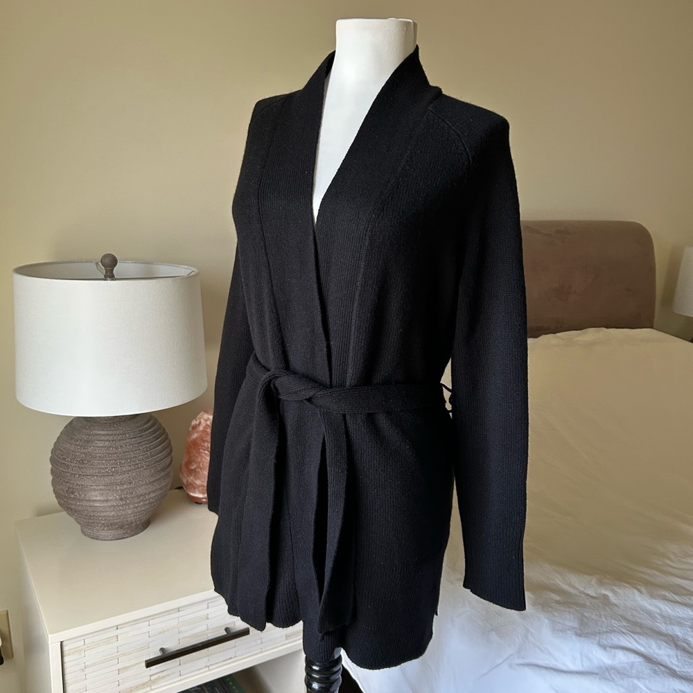 Women's Theory Wrap Cardigan Cashmere Sweater in Black